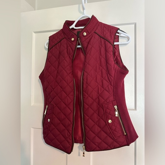 ACTIVE USA | Burgundy Quilted Zipper Vest - Picture 1 of 5